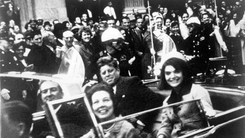 John F. Kennedy in Dallas  Texas am 22. November 1963. Nahaufnahme des US-Präsidenten und seiner Frau Jacqueline sowie des Gouverneurs von Texas, John Connally und seiner Frau. Kurz darauf wurde Präsident Kennedy ermordert.