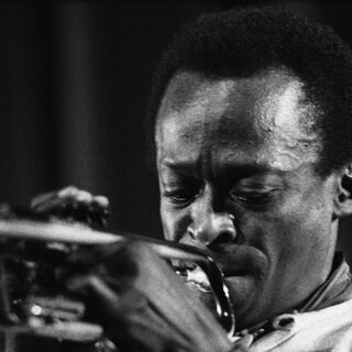 Miles Davis mit Trompete