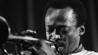 Miles Davis mit Trompete