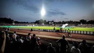 Totale des Donaustadions von innen. Das Stadion feiert sein Jubiläum zum 100-jährigen Bestehen. Es ist die Heimat der Ulmer Fußballer und des SSV Ulm 1846.