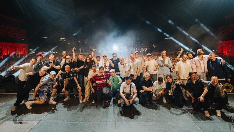 Gruppenbild der Künstlerinnen und Künstler beim "30 Jahre 0711 Family Jam"