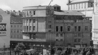 Der Abriss des Scala Theaters. 4. Favoritenstraße 8. Wien. 1959.