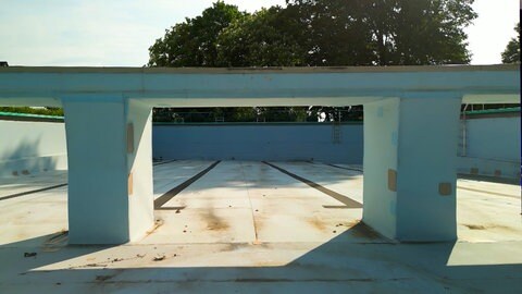 Das Becken im Bosenheimer Schwimmbad ist undicht und beginnt bereits zu verwittern.