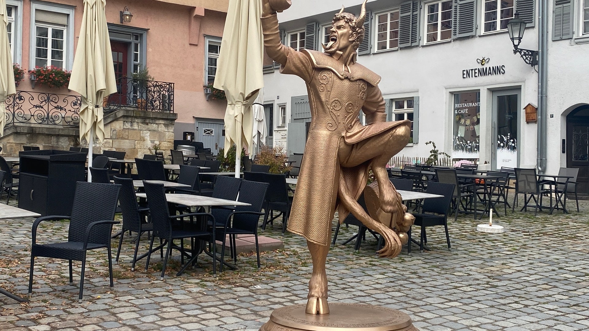 In Esslingen ist der Teufel los: Streit und Morddrohungen wegen neuer Statue
