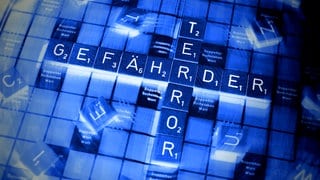Buchstaben bilden die Wörter Gefährder und Terror.