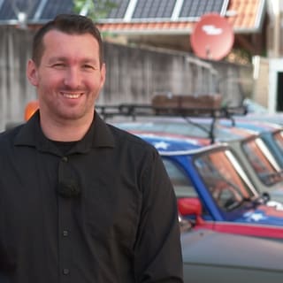 Martin Heinz in Trabi-Werkstatt