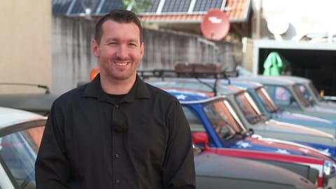 Martin Heinz in Trabi-Werkstatt