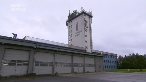Der Tower am Flugplatz Bitburg.