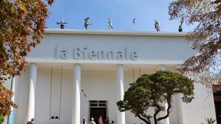 Die Fassade des Biennalepavillons in Giardini, Venedig