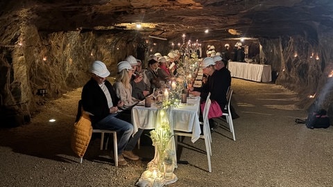 Edel tafeln im Bauch des Braunenbergs: 30 Gäste lassen sich im Bergwerk "Tiefer Stollen" mit erlesener Sterneküche verwöhnen