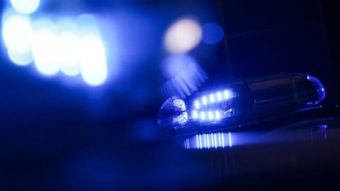 (Symbolbild) Ein Blaulicht eines Polizeiautos