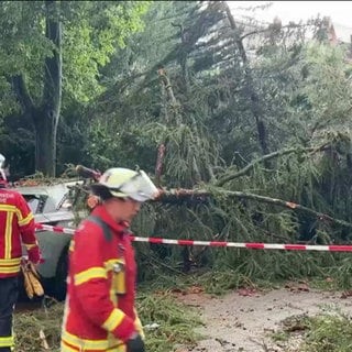 Rettungshelfer an einer Baustelle