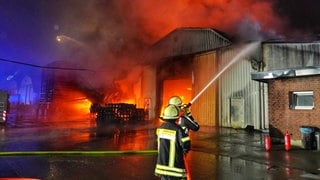 Zahlreiche Feuerwehrleute waren im Einsatz um den Brand zu bekämpfen
