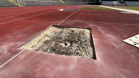 Insgesamt 15 Stellen im Donaustadion oder in unmittelbarer Nähe sind bombenverdächtig. Am Freitag weiß man mehr.