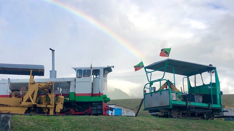 Neben den Loks halten die Eisenbahner auf St. Kitts auch eine grüne Motordraisine in Schuss.