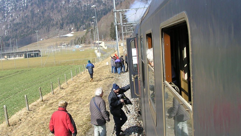 Alles wieder einsteigen. Auf der freien Strecke ist das manchmal sehr mühsam.