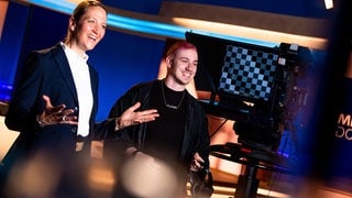 Das Bild zeigt eine Frau und einen Mann in der Mainstage des SWR