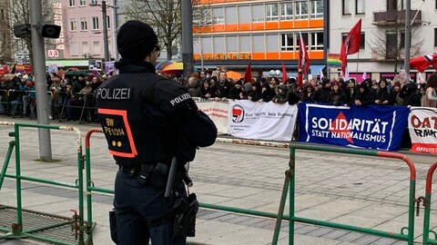 Schon im März  2024 tagte die AfD in Heilbronn - auch hier sicherte die Polizei die Veransatltung und eine Gegendemonstration (Archivbild)