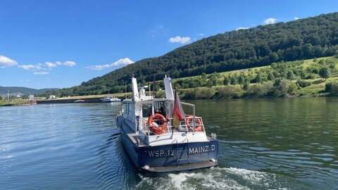 Die großen Schiffe der Wasserschutzpolizei sorgen für Aufsehen auf der Mosel. Sich damit unbemerkt einem Jetski zu nähern, ist kaum möglich. 