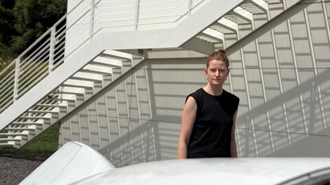 Mona Schulzek landet mit ihrer Raumkapsel "Chamber VI" hinter dem Arp-Museum