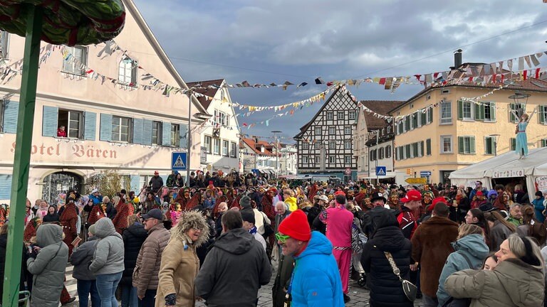 Zuschauer beim Narrensprung 2026 in Tettnang.