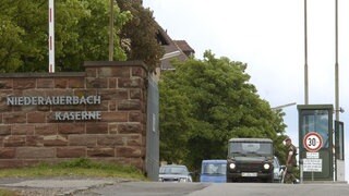 Die Bundeswehrkaserne in Zweibrücken: Angehörige des Regiments sollen bei einer Zusammenkunft in Nazi-Uniformen aufgetreten sein, auch soll es "sexuelle Übergriffe" gegeben haben. 