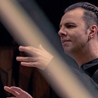 Teodor Currentzis dirigiert