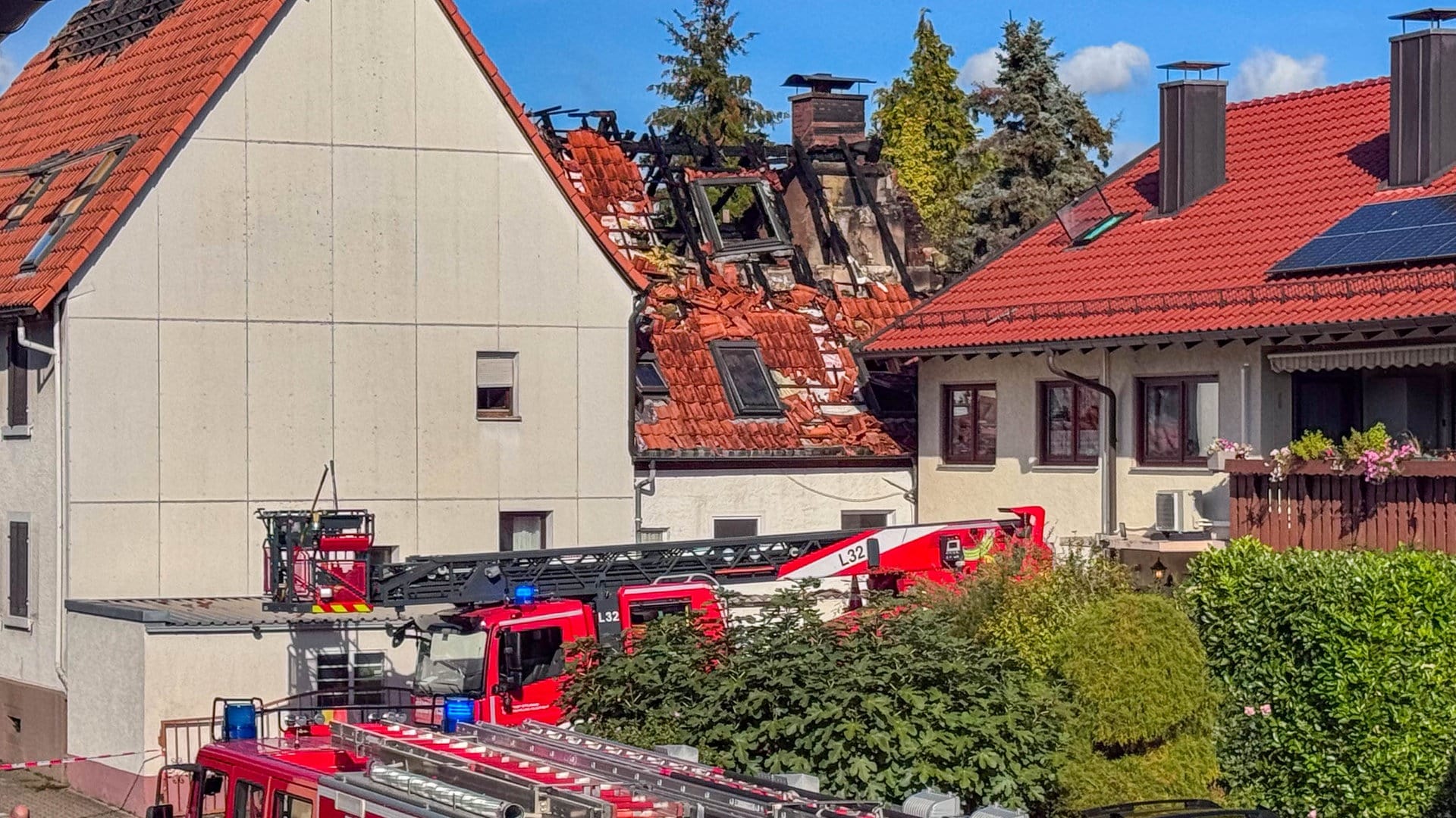 Großeinsatz in Malsch: Brand in Mehrfamilienhaus