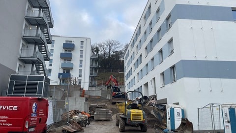 Die letzten Bagger am Neubau für Personalwohnungen für die Uniklinik Tübingen