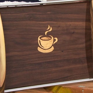 Holztablett mit Furnierarbeiten