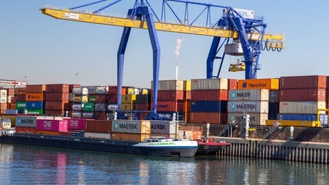Der Hafen in Mannheim gilt als einer der bedeutensten Binnenhäfen in Europa. Die EU und die USA hatten sich zuvor auf eine Grundsatzvereinbarung zur Entschärfung des Zollkonflikts geeinigt