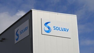 Der Chemiekonzern Solvay stößt in Bad Wimpfen noch immer zu viel des klimaschädlichen Treibhausgases SF6 aus. 