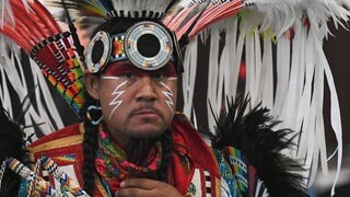Ein Mitglied der First Nations während des dritten jährlichen traditionellen Pow Wow in Edmonton  Kanada. Über 700 Tänzer der First Nations treffen sich.