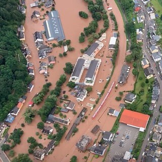 Beim Hochwasser in Kordel ist auch ein Zug unter Wasser gesetzt worden.