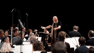 Chefdirigent François-Xavier Roth probt mit dem SWR Symphonieorchester