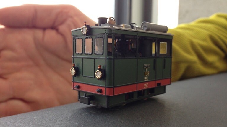 Egger-Bahn: Kasten Dampflok der  OEG. Mit Manometer, Feststellbremse und Regler, Schmierpumpe und allem Drum und Dran.