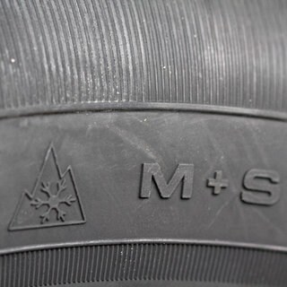 Nach der am 1. Oktober 2024 in Kraft tretenden Neuregelung für Allwetterreifen, müssen diese jetzt nebem dem "M+S-Symbol" auch das "Schneeflocken-Symbol" haben.
