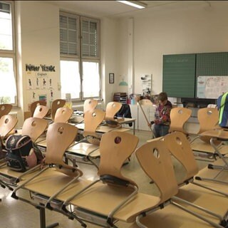 Schüler beim Putzdienst