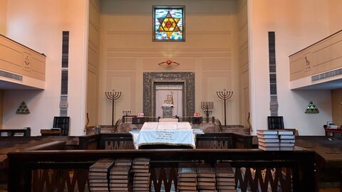 Die festlich geschmückte Stuttgarter Synagoge