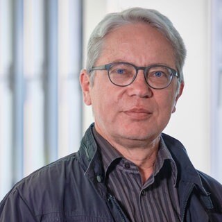 Bertram Schwarz ist Reporter für Hörfunk, Online und Fernsehen beim SWR im Studio Tübingen.