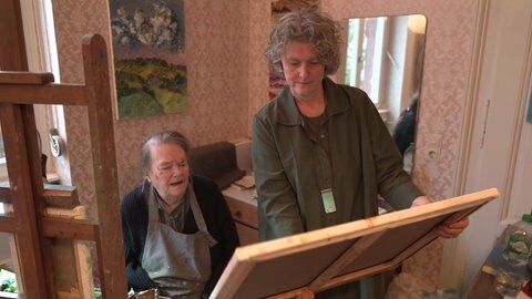 Die Malerin Helga Marten mit ihrer Galeristin Ulrike Claeys