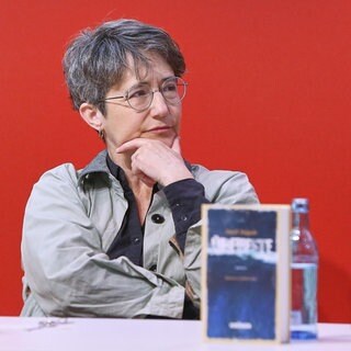 Die Schriftstellerin und Übersetzerin Annette Hug auf der Leipziger Buchmesse 2025