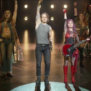 Darsteller des Musicals "We will rock you" auf der Bühne