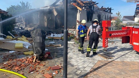 Zerstörtes Wohnhaus in Landau-Dammheim. In dem Haus gab es offenbar eine oder mehrere Explosionen.