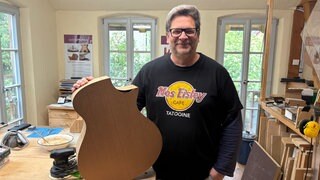 In der Werkstatt für Kasha-Gitarren