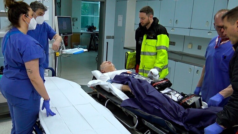 SWR Dokureihe "Die Unfallklinik" zeigt den Alltag in der Zentralen Notaufnahme der BG Klinik Ludwigshafen und Hubschrauber-Rettungseinsätze mit Christoph 5