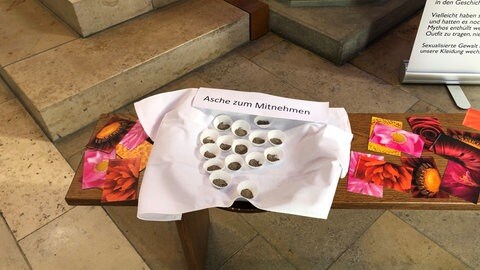 In Ravensburg konnten Gläubige ein Aschekreuz zum Mitnehmen abholen.