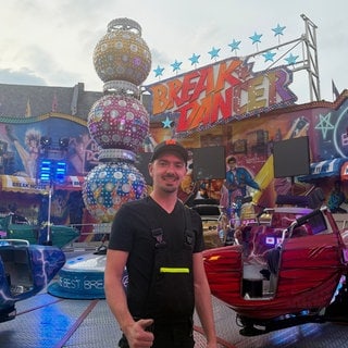 Mario Wingender vor seinem Breakdancer auf dem Lukasmarkt