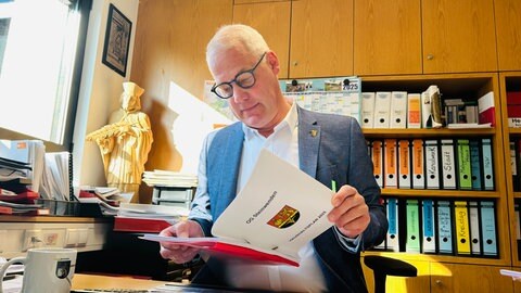 Ralf Hechler (CDU) ist Bürgermeister von Ramstein und der Verbandsgemeinde Ramstein-Miesenbach. Er und sein Team wirtschaften dort gut und haben seit Jahren einen ausgeglichenen Haushalt. Wie macht die Kommune das?