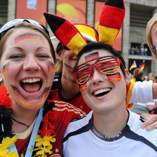 Fußballfans der deutschen Nationalmannschaft. Für Mainz wurden die Public Viewing-Regeln festgelegt.  